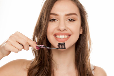Dentifrice, bandes, stylo pour des dents blancs