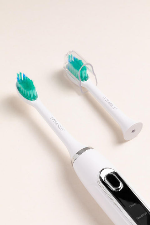 La Première Brosse à Dents électrique intelligente avec Technologie LED Blanchissante Intégrée"
