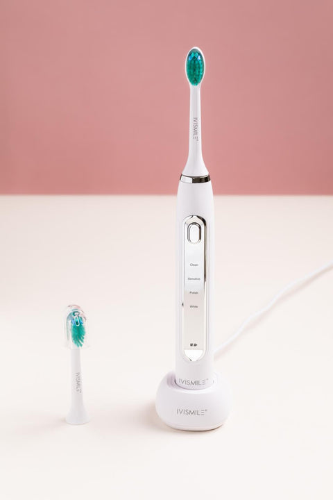La Première Brosse à Dents électrique intelligente avec Technologie LED Blanchissante Intégrée"
