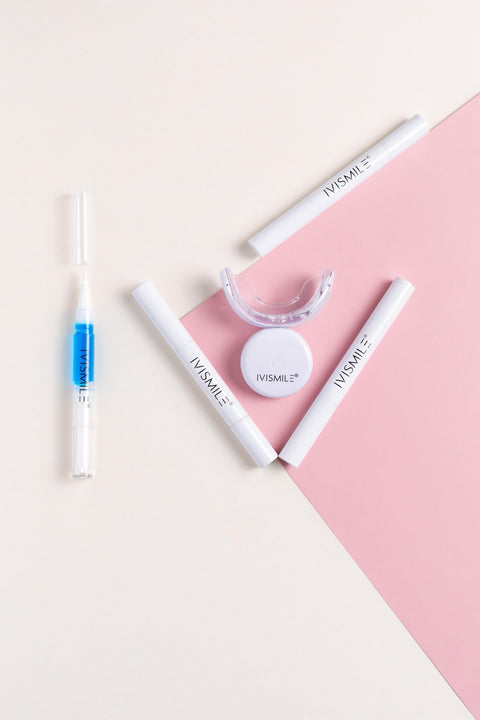 UltraBright  Kit Complet Blanc - Votre coffret de Blanchiment Dentaire à Domicile avec 32 lumières LED